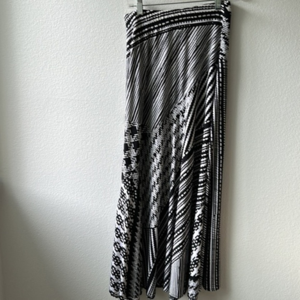 Chicos skirt size 0 or size small black and white patterned - Picture 1 of 9